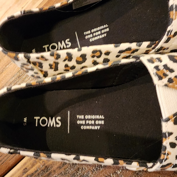 NWT leopard print Toms - Picture 2 of 4